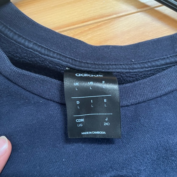 adidas crewneck - Picture 3 of 3